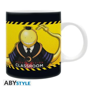 ASSASSINATION CLASSROOM - Becher "Koro VS Schüler"  Die Schüler der Klasse 3E sind vereint, um ihren Lehrer Koro sensei auf diesem Assassination Classroom Becher zu eliminieren.